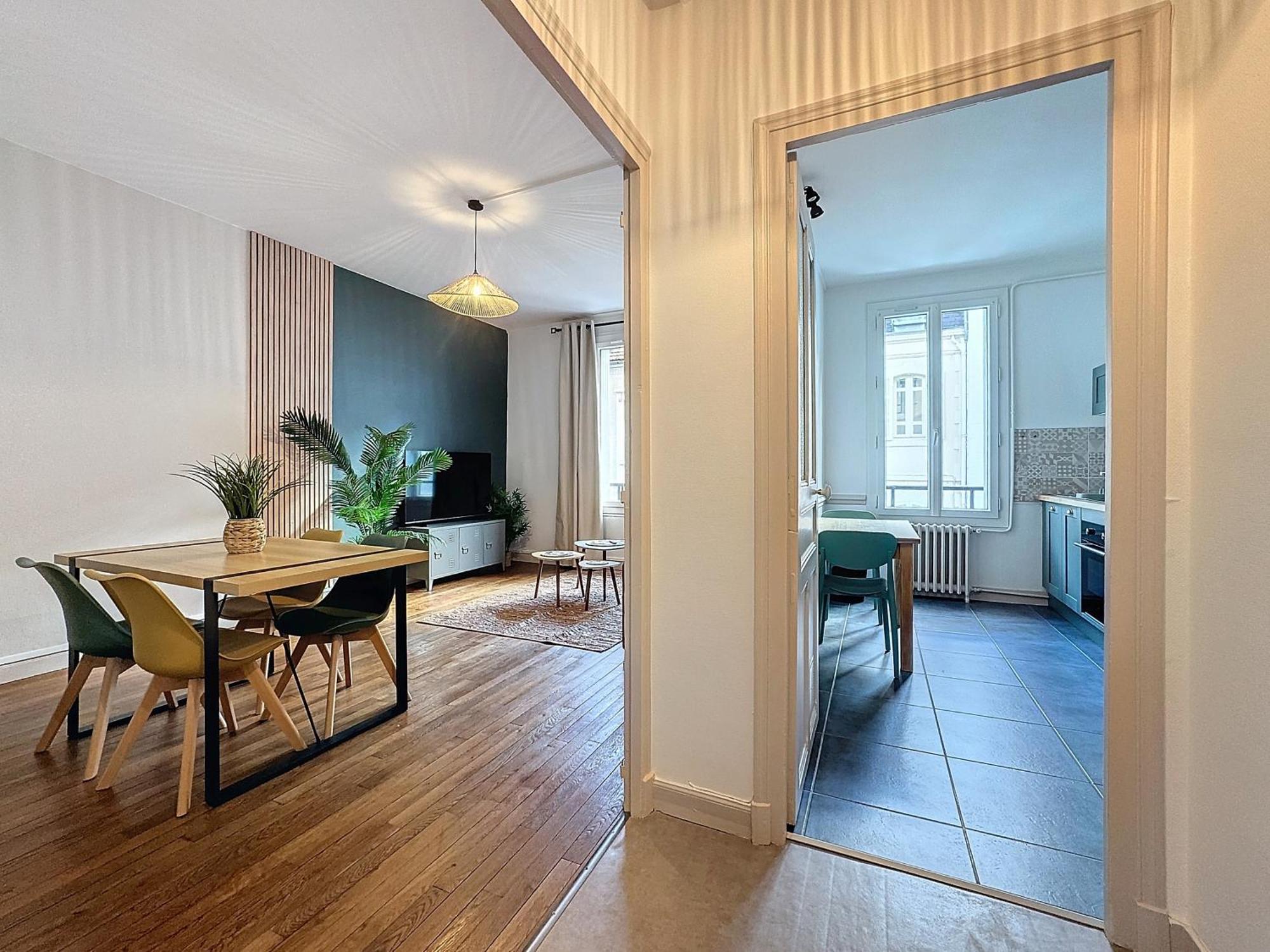 Le 2-F2 Centre Historique Apartment Montlucon Luaran gambar