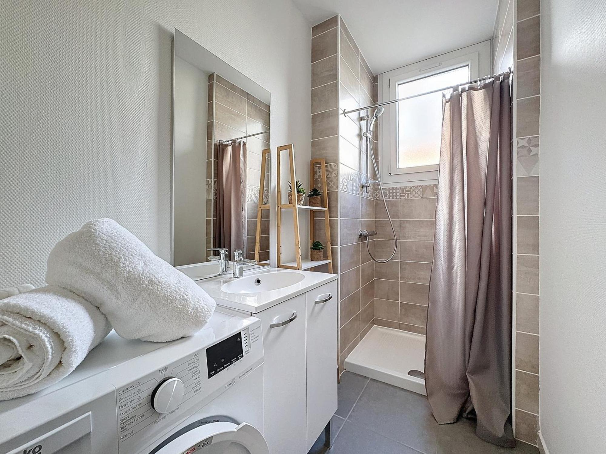 Le 2-F2 Centre Historique Apartment Montlucon Luaran gambar